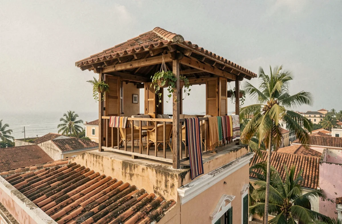 Suite insolite style cabane perchée sur un toit colonial à Carthagène en Colombie entourée de toits en tuile et de palmiers tropicaux